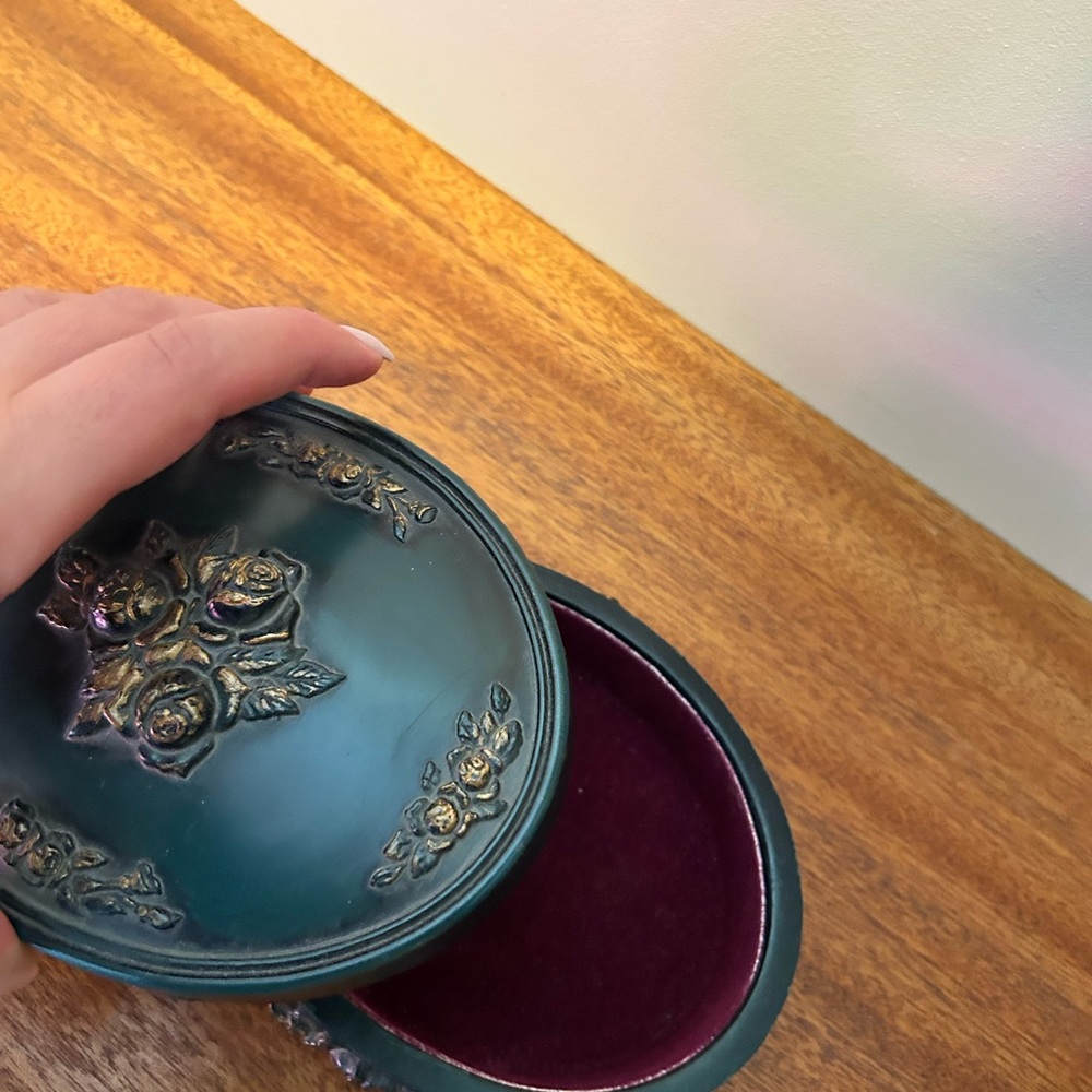 VINTAGE Ornate RARE FLOWER DESIGN JEWELRY BOX - Picture 5 of 6